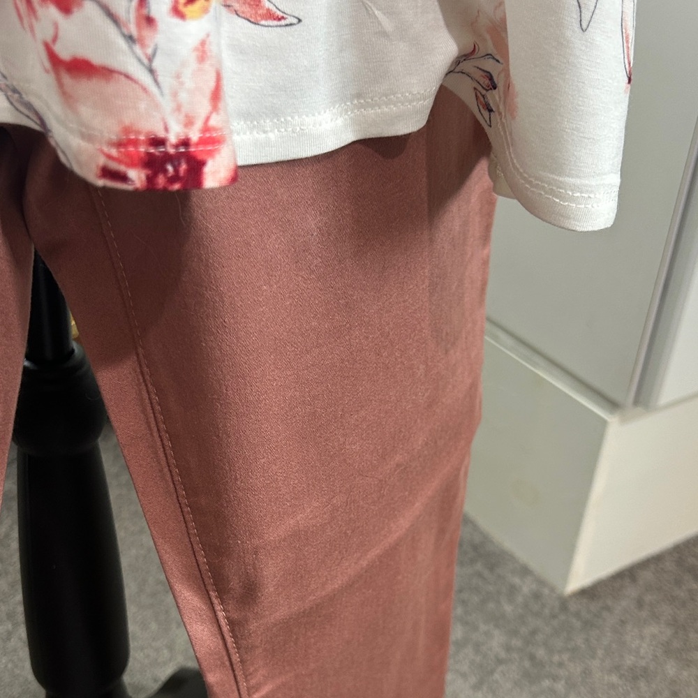 Lee Floral Top with Pink Boot Cut Pants - Picture 4 of 7